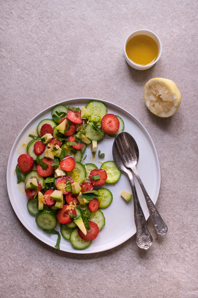 Gurkensalat Rezept mit Erdbeeren | FREE MINDED FOLKS