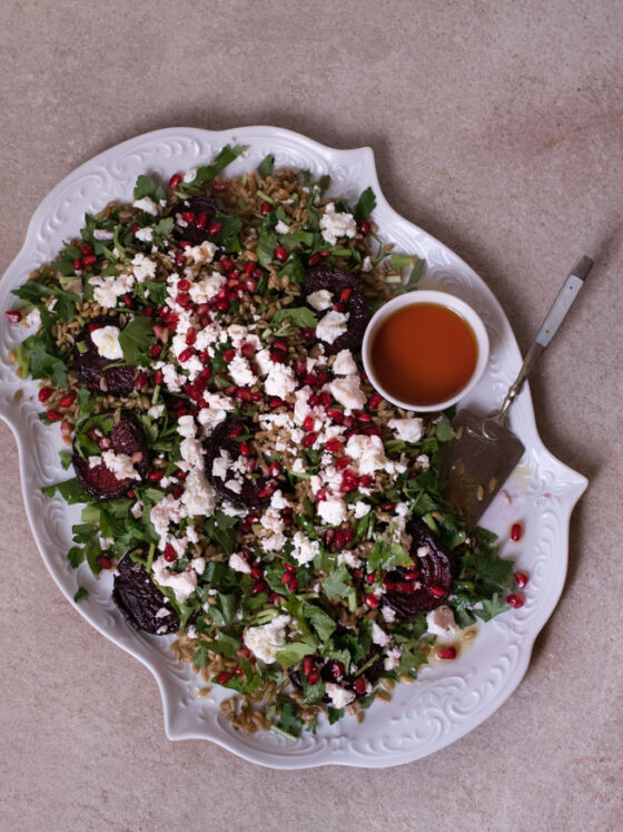 Grünkern Salat mit Rote Bete und Himbeer Essig Dressing | FREE MINDED FOLKS